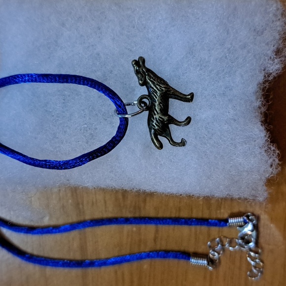 Bronze Howling Wolf Necklace - Picture 4 of 5